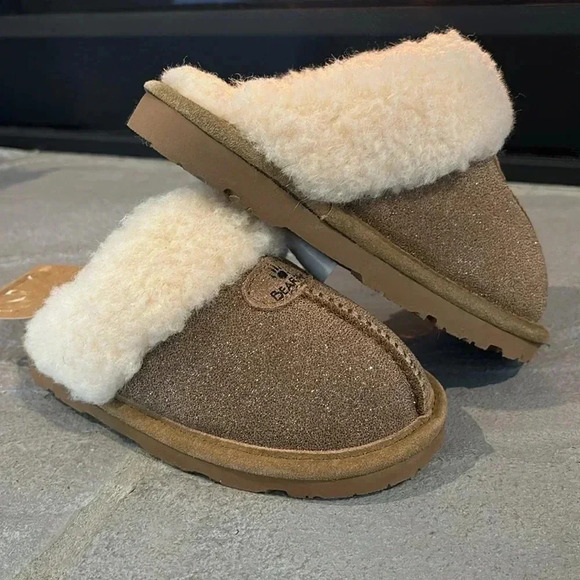 BEARPAW Loki Youth Exotic Neverwet suede upper,sheepskin lining/collar slippers - Picture 1 of 12